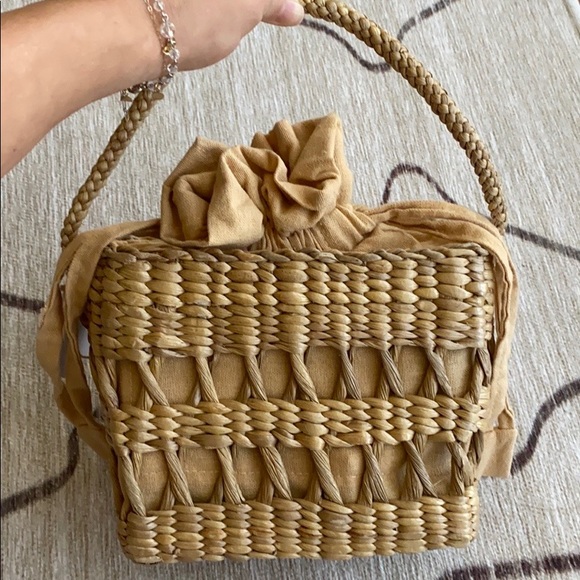 Ellen & James rose bucket bag - Picture 3 of 8